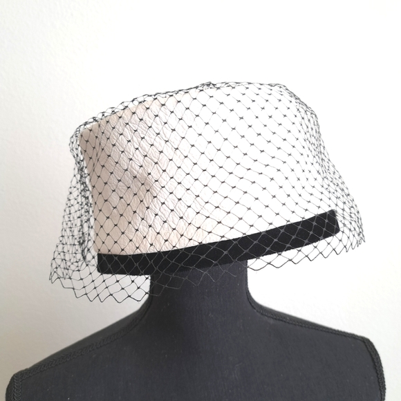 Vtg ladies pill box hat, white black , veil netting, Union Made, made in USA main image 9